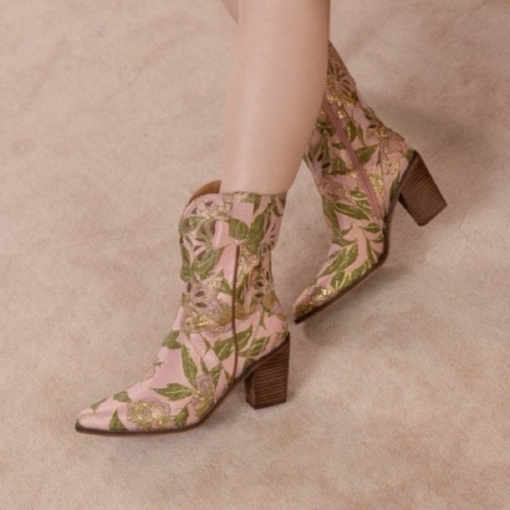 Rose Garden Floral Jacquard Tapestry Paneled Western Boots - Oasis Society - Picture 5 of 6